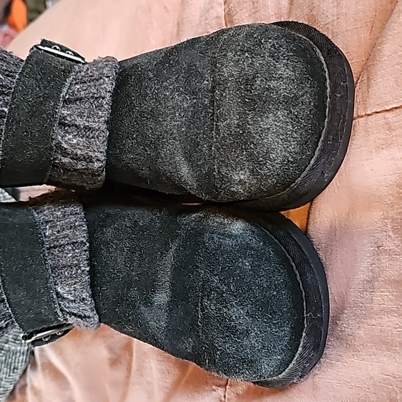 AWESOME UGG CABLE SOCK TRIM WITH BUCKLE BOOTS - Picture 5 of 10